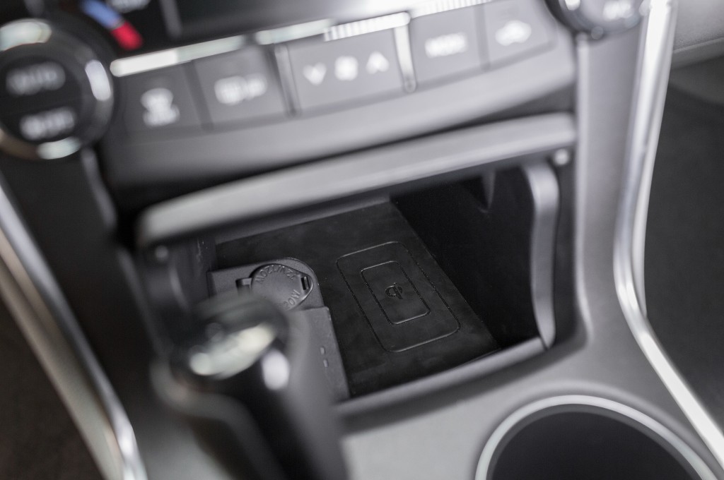 2015 Toyota Camry Comes With Wireless Charging Pad - Qi Wireless.